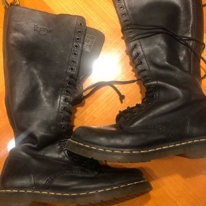 Women’s doc martens size 9